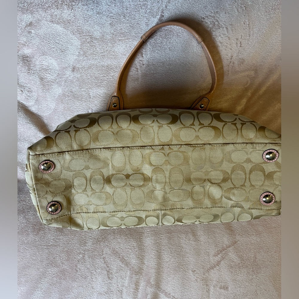 Coach Handbag 👜 - Picture 3 of 9